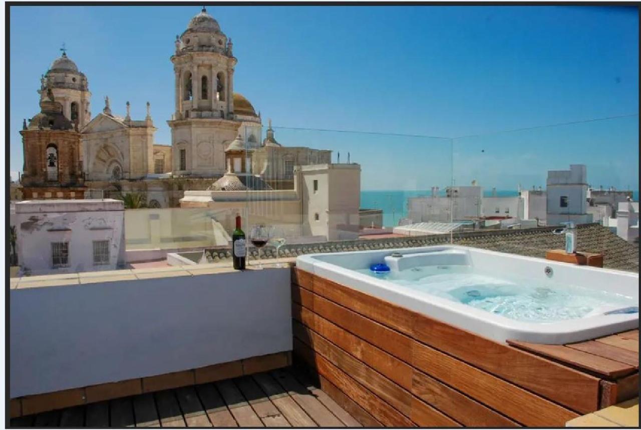 ***** Attic With Impressive Views And Jacuzzi Apartamento Cádis Exterior foto